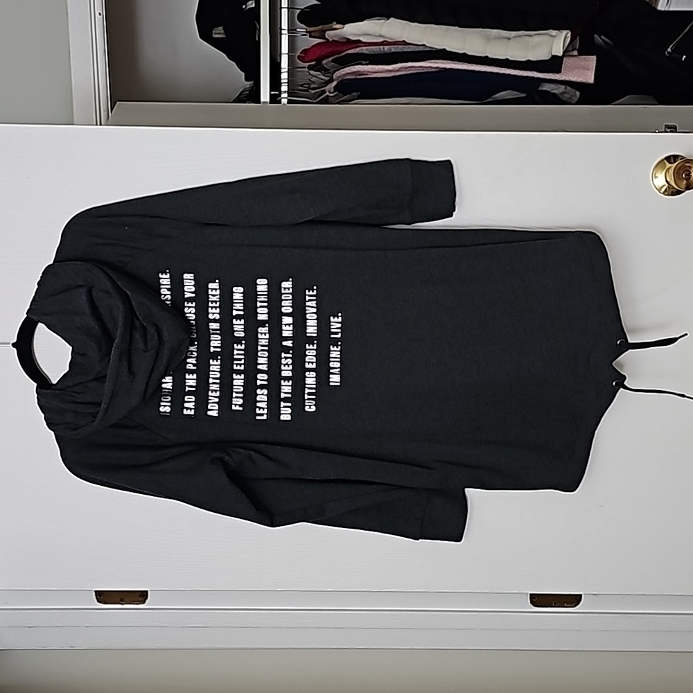 Long zip-up hoodie back slogan